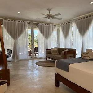 noah-beach-hotel-suites.quintano-roohotels.com/
