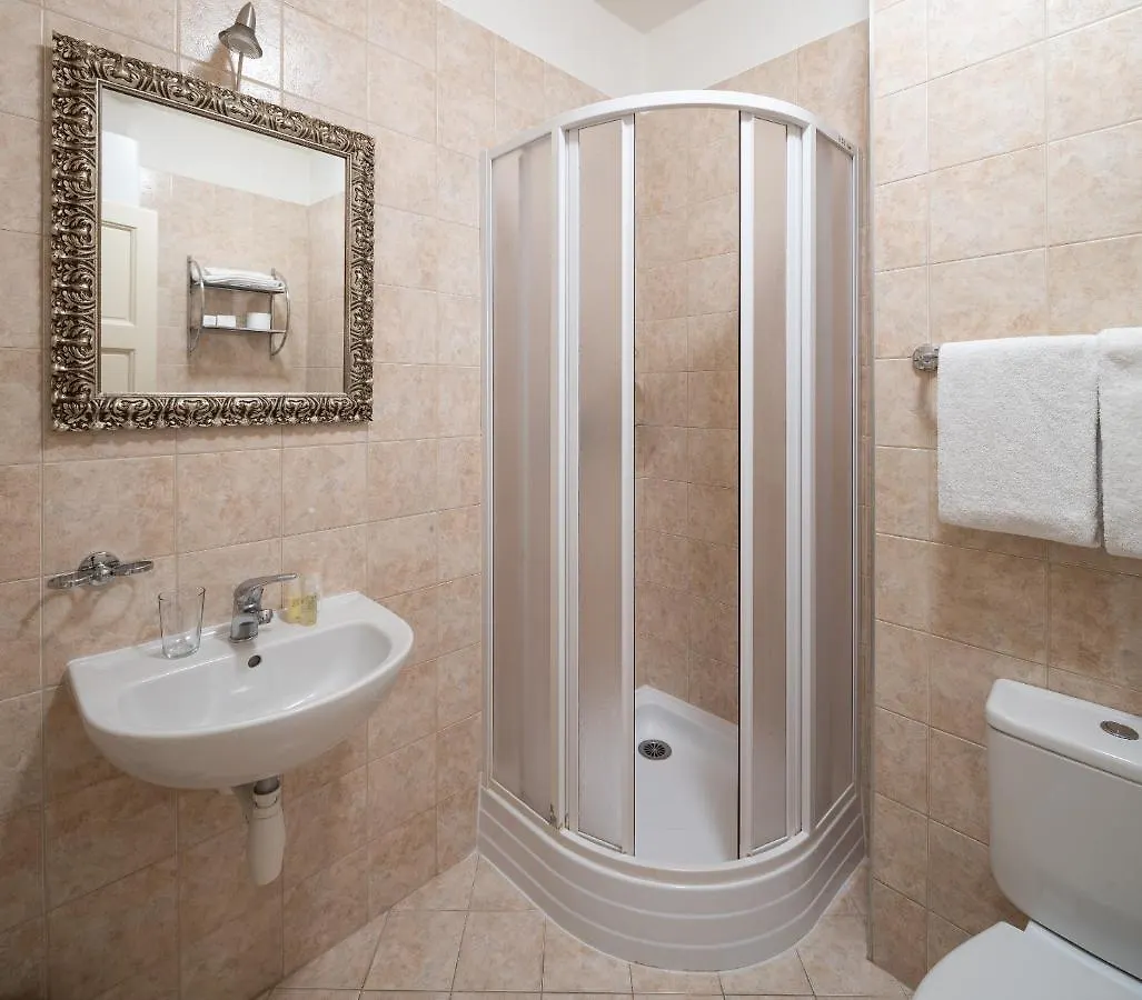 Hotel Residence Green Lobster Prag 4*,
